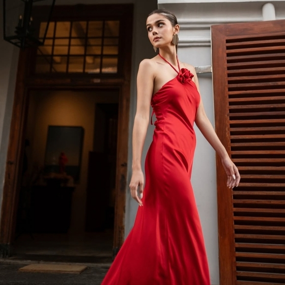 WAYF-NWOT The Adele Rosette Satin Gown in Red - Picture 2 of 9